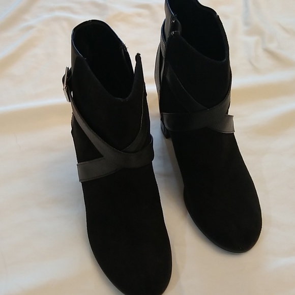 Christian Siriano Shoes - 💰Black boots faux suede man made💰